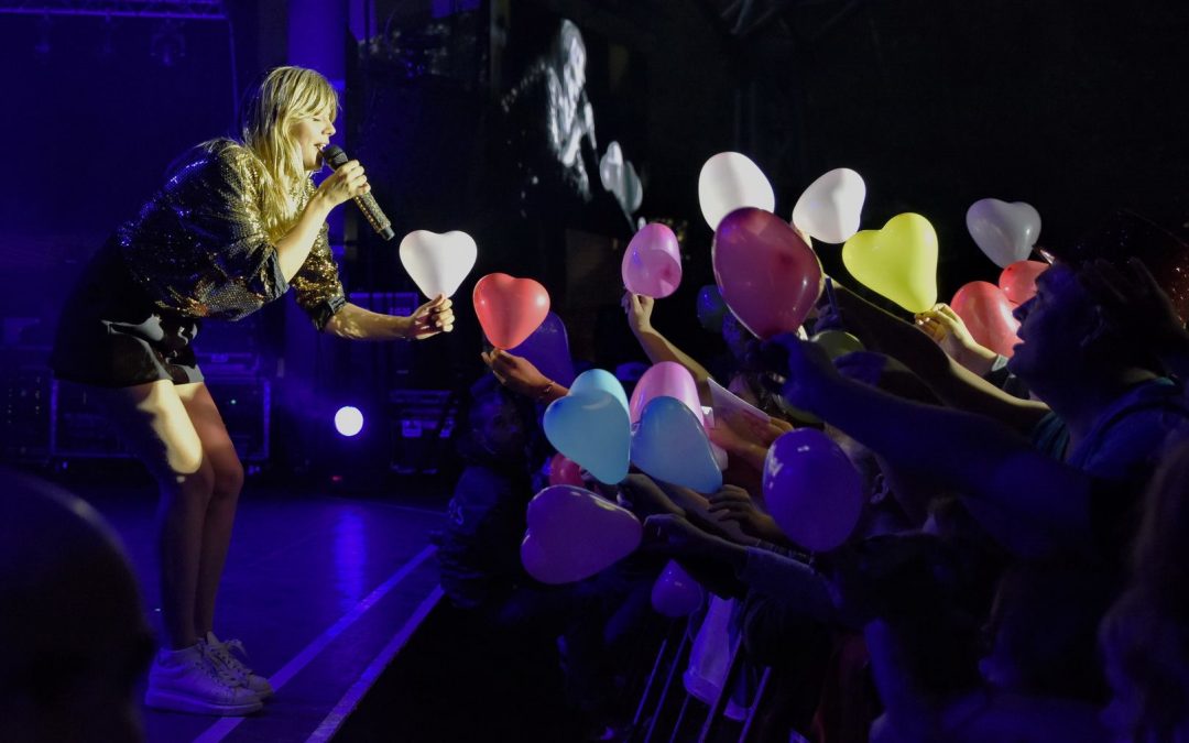 Des étoiles plein les yeux pour les fans de Louane !